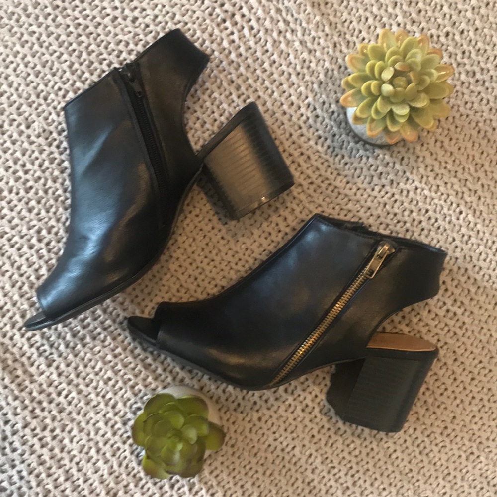 Bamboo SIZE 8.5 Black Sandal Wedges